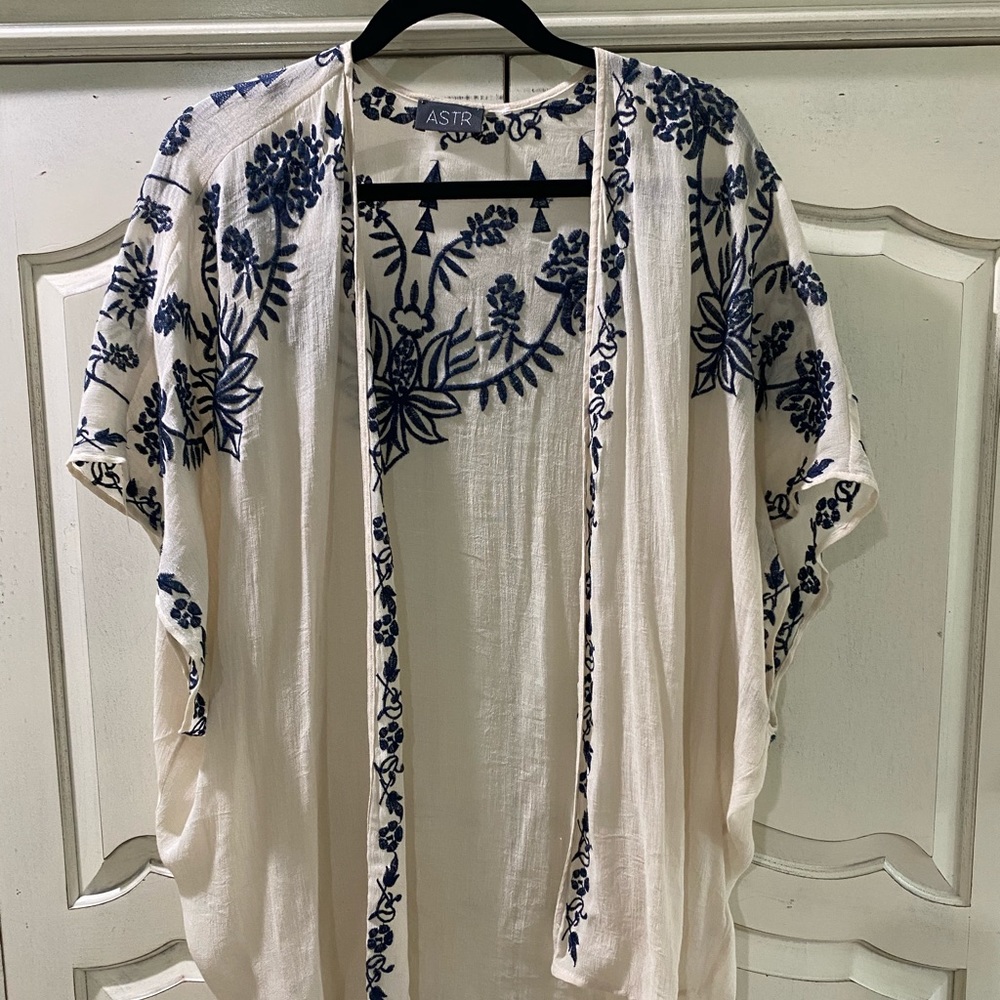 Floral beach kimono